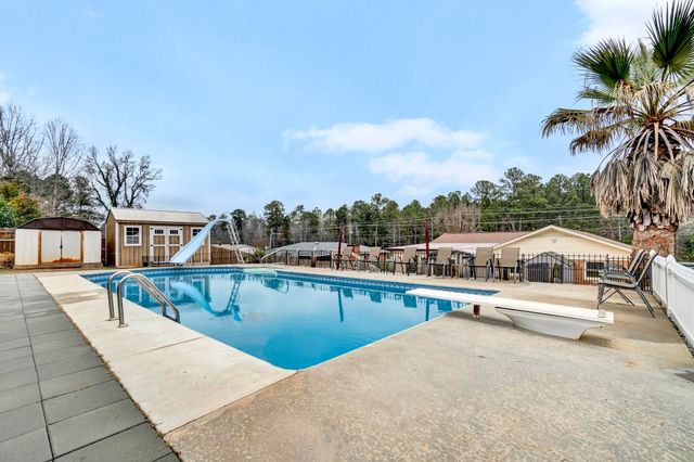 1605 E Durst Avenue, Greenwood, SC 29649