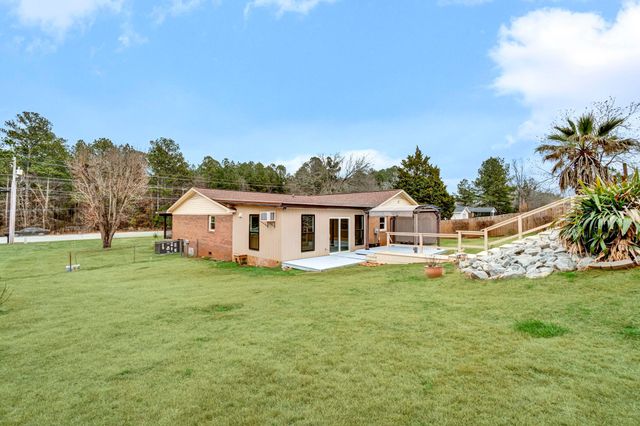 1605 E Durst Avenue, Greenwood, SC 29649