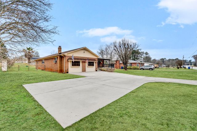 1605 E Durst Avenue, Greenwood, SC 29649