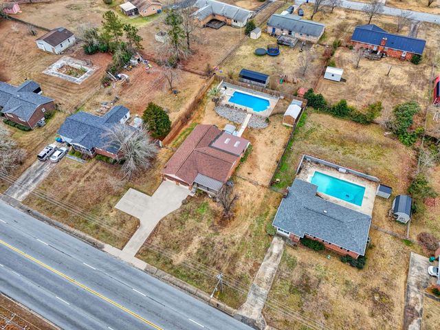 1605 E Durst Avenue, Greenwood, SC 29649