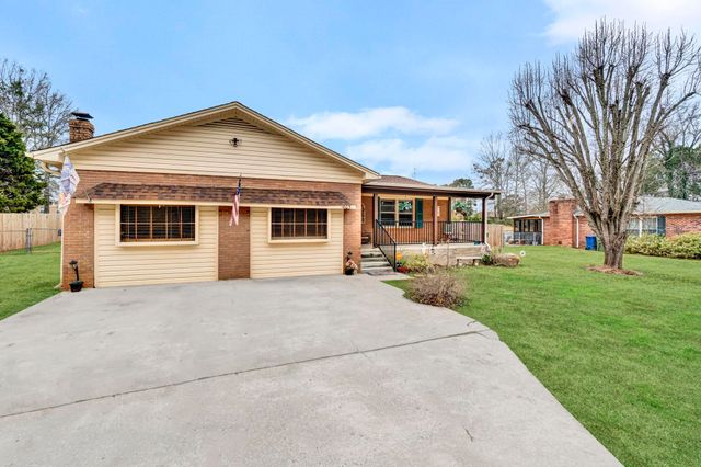 1605 E Durst Avenue, Greenwood, SC 29649