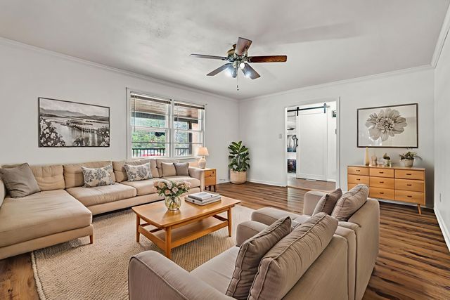 1605 E Durst Avenue, Greenwood, SC 29649