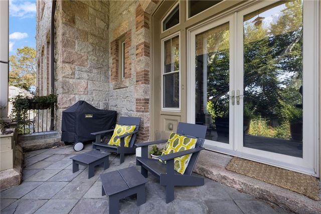 426 Spring Street 101, Newport, RI 02840