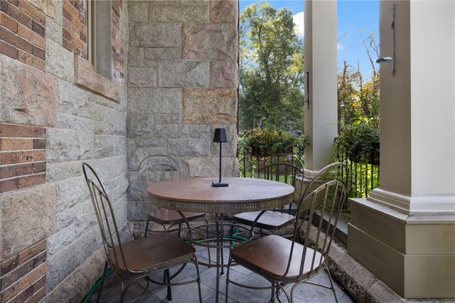426 Spring Street 101, Newport, RI 02840