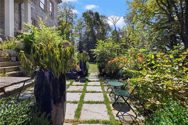 426 Spring Street 101, Newport, RI 02840