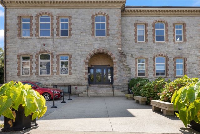 426 Spring Street 101, Newport, RI 02840