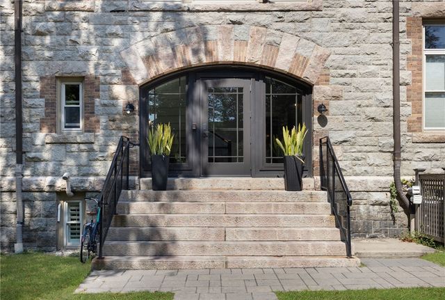 426 Spring Street 101, Newport, RI 02840