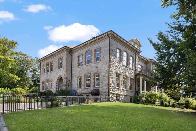 426 Spring Street 101, Newport, RI 02840