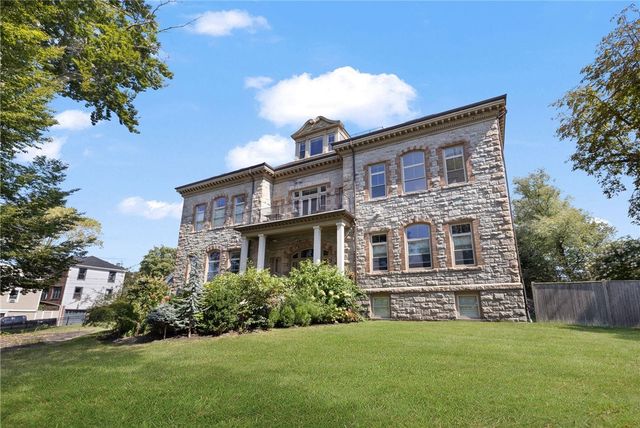 426 Spring Street 101, Newport, RI 02840