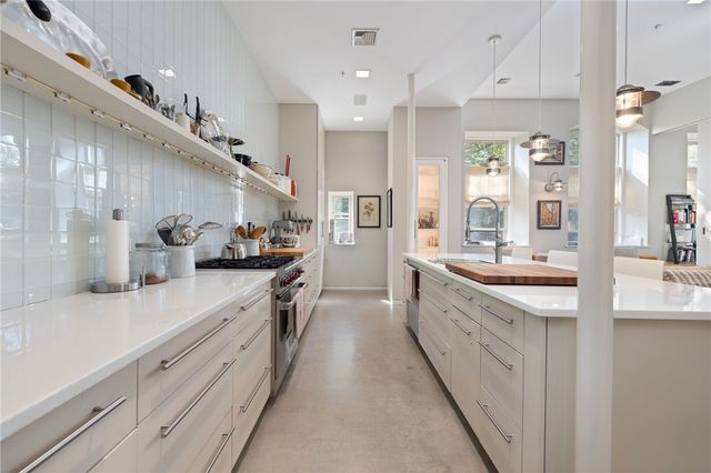 426 Spring Street 101, Newport, RI 02840