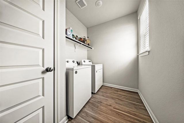 174 Bendecido LOOP, Elgin, TX 78621