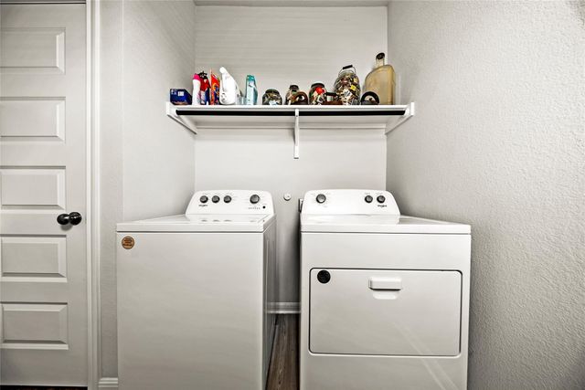 174 Bendecido LOOP, Elgin, TX 78621