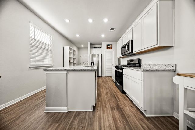 174 Bendecido LOOP, Elgin, TX 78621