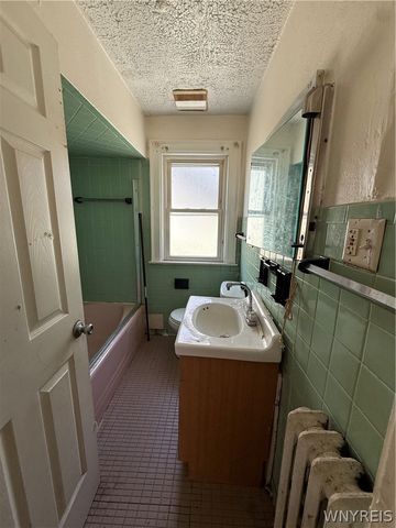 4006 Deveaux Street, Niagara Falls, NY 14305