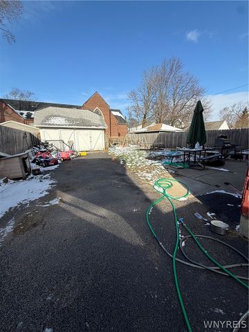 4006 Deveaux Street, Niagara Falls, NY 14305