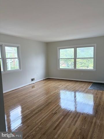8802 34TH AVE, College Park, MD 20740