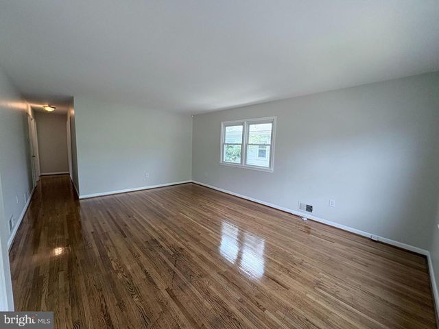 8802 34TH AVE, College Park, MD 20740