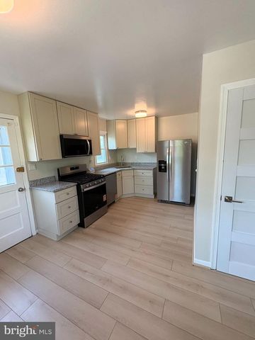 8802 34TH AVE, College Park, MD 20740