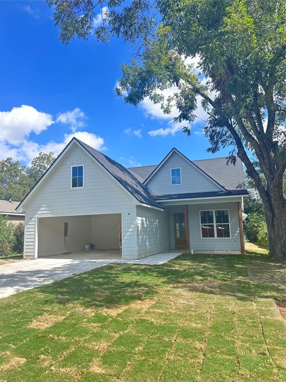 603 S Harrison Street, West, TX 76691