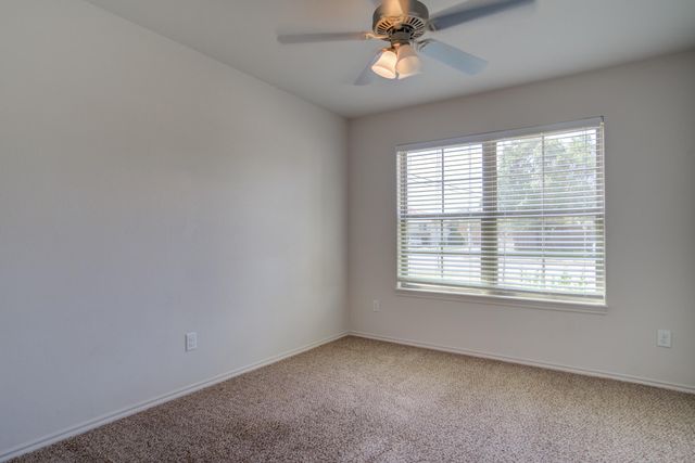 2102 17th Street, Lubbock, TX 79401