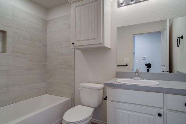 2102 17th Street, Lubbock, TX 79401