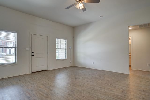 2102 17th Street, Lubbock, TX 79401