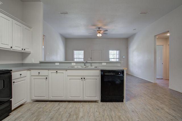 2102 17th Street, Lubbock, TX 79401