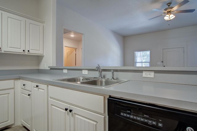 2102 17th Street, Lubbock, TX 79401