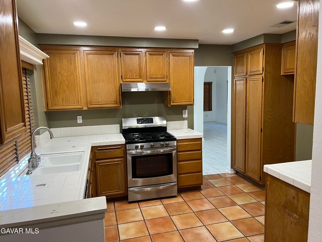 359 W Pagosa Court, Palmdale, CA 93551