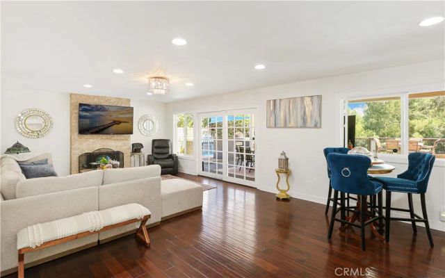 370 S Yorkshire, Anaheim, CA 92808