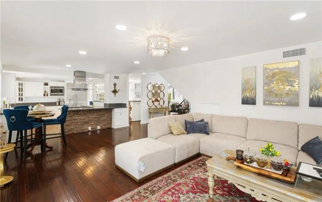 370 S Yorkshire, Anaheim, CA 92808