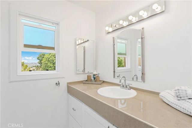 370 S Yorkshire, Anaheim, CA 92808