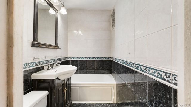 99-05 63rd Dr 7K, Rego Park, NY 11374