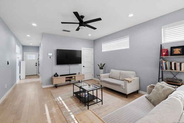 2107 Schley Ave, San Antonio, TX 78210