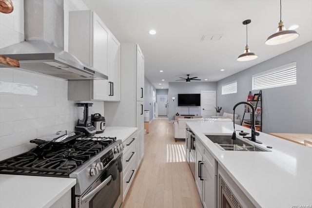 2107 Schley Ave, San Antonio, TX 78210