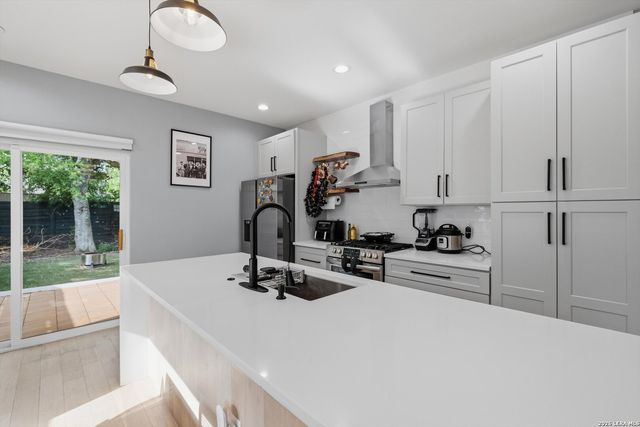 2107 Schley Ave, San Antonio, TX 78210