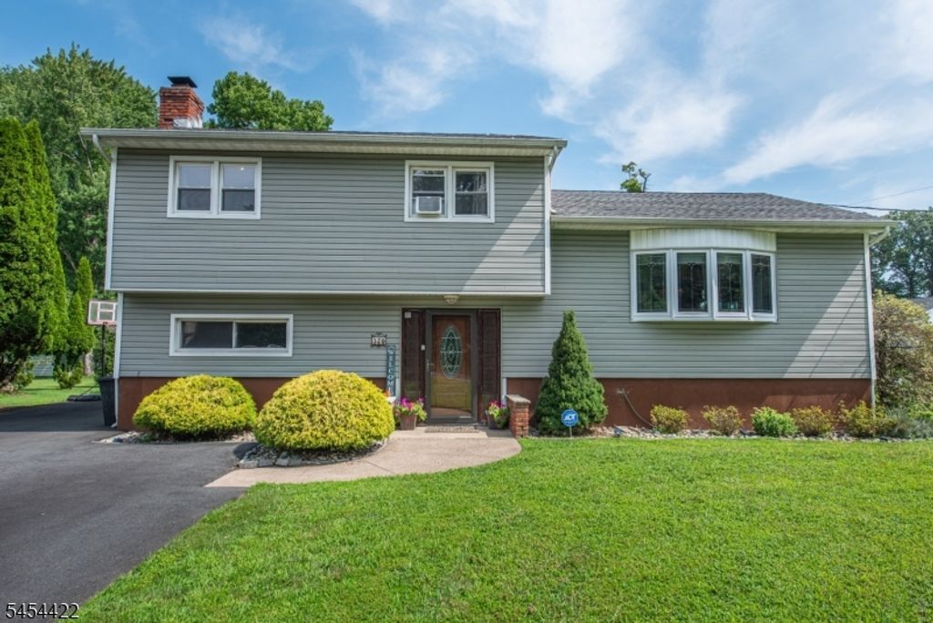 320 Horseneck Rd, Fairfield Twp., NJ 07004 — exterior