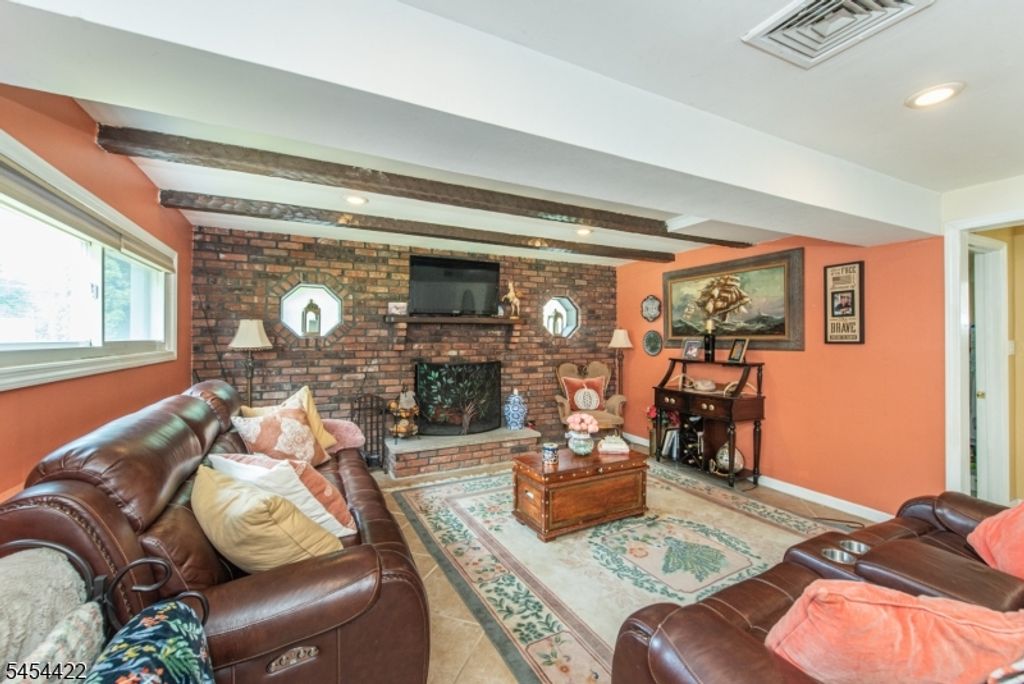 320 Horseneck Rd, Fairfield Twp., NJ 07004 — photo 2