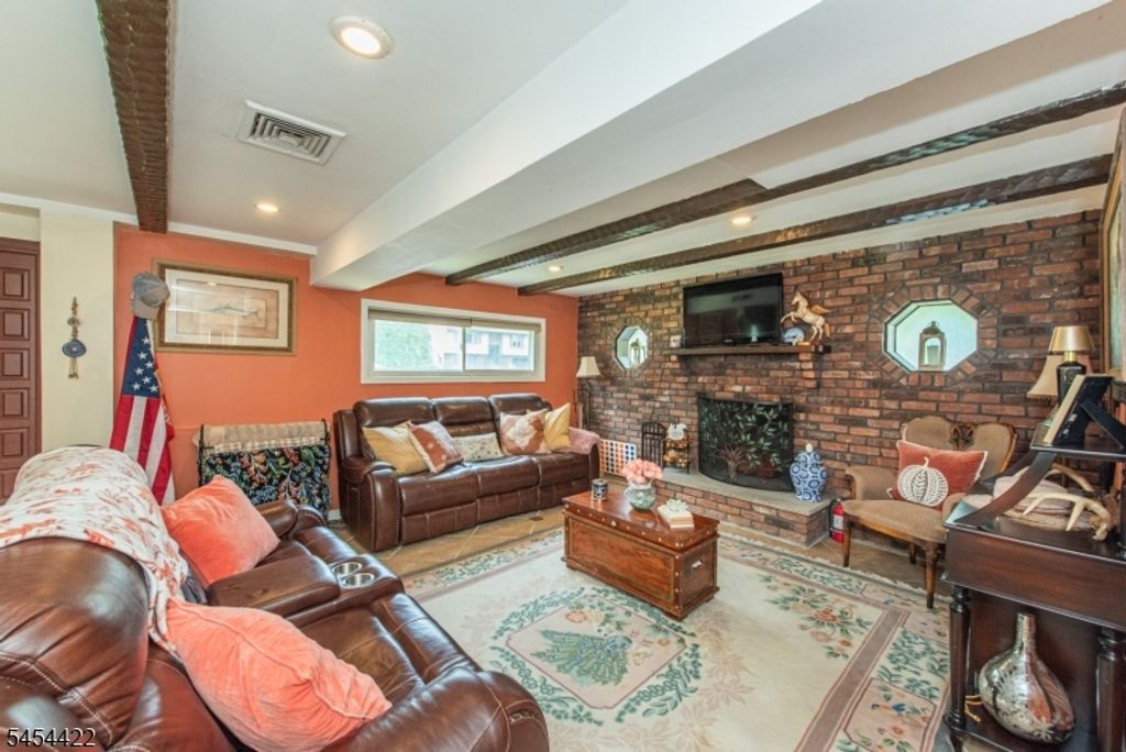 320 Horseneck Rd, Fairfield Twp., NJ 07004 — photo 3