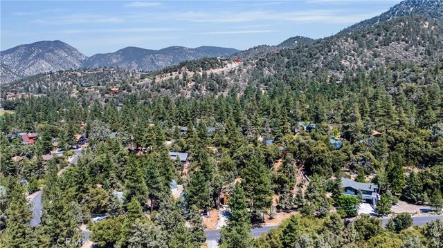 1700 Zion Way, Pine Mountain Club, CA 93222