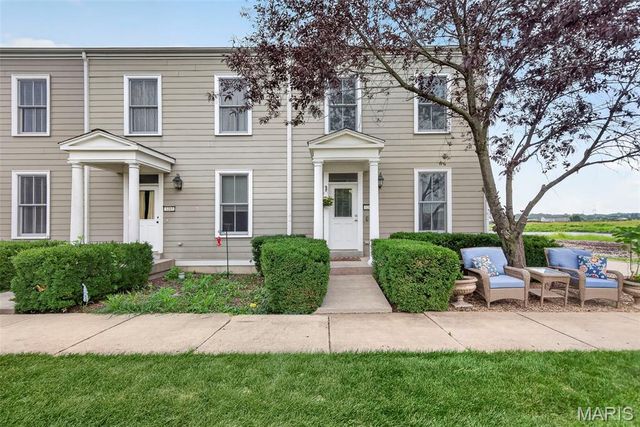 3201 S Civic Green Way, St Charles, MO 63301