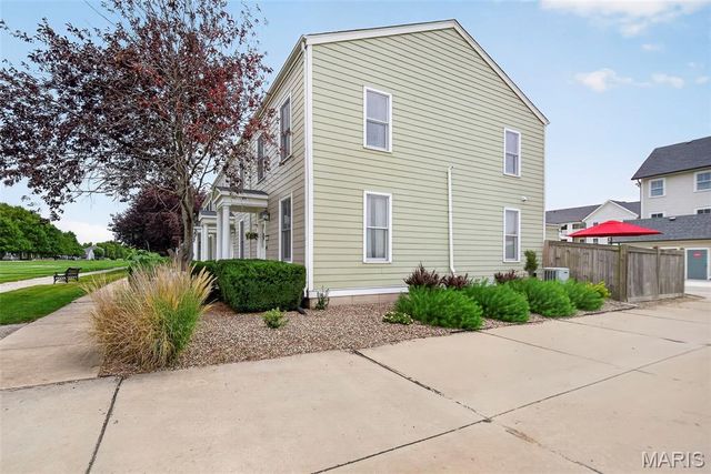 3201 S Civic Green Way, St Charles, MO 63301