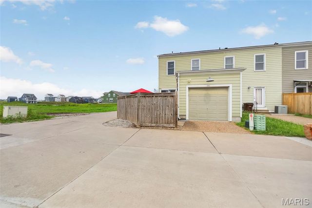 3201 S Civic Green Way, St Charles, MO 63301