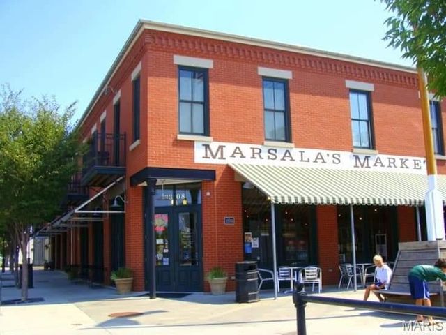 3201 S Civic Green Way, St Charles, MO 63301