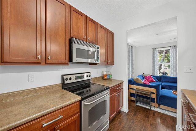 3201 S Civic Green Way, St Charles, MO 63301