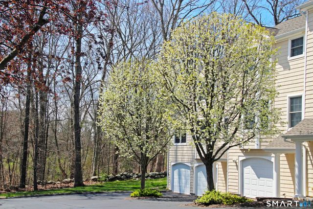 4 Parkwoods Drive 4, Norwich, CT 06360