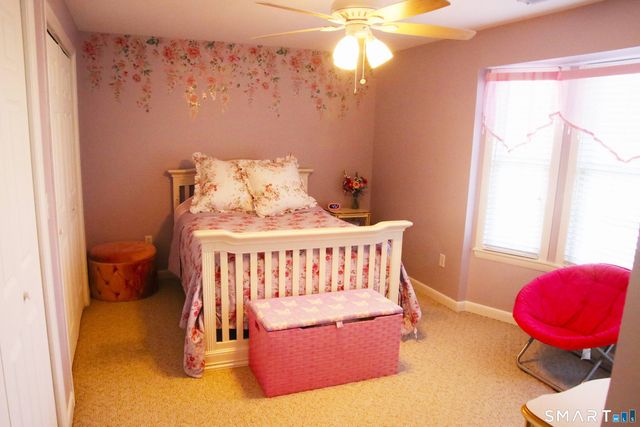4 Parkwoods Drive 4, Norwich, CT 06360