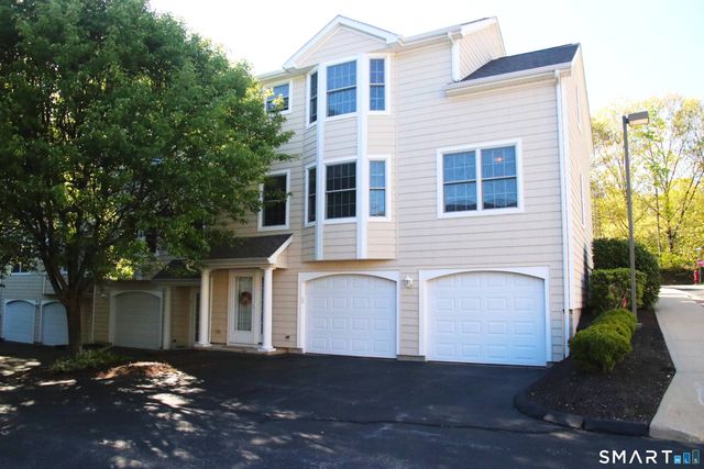 4 Parkwoods Drive 4, Norwich, CT 06360
