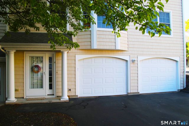 4 Parkwoods Drive 4, Norwich, CT 06360