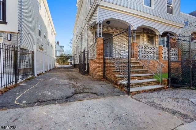 32 Fabyan Pl, Newark City, NJ 07108